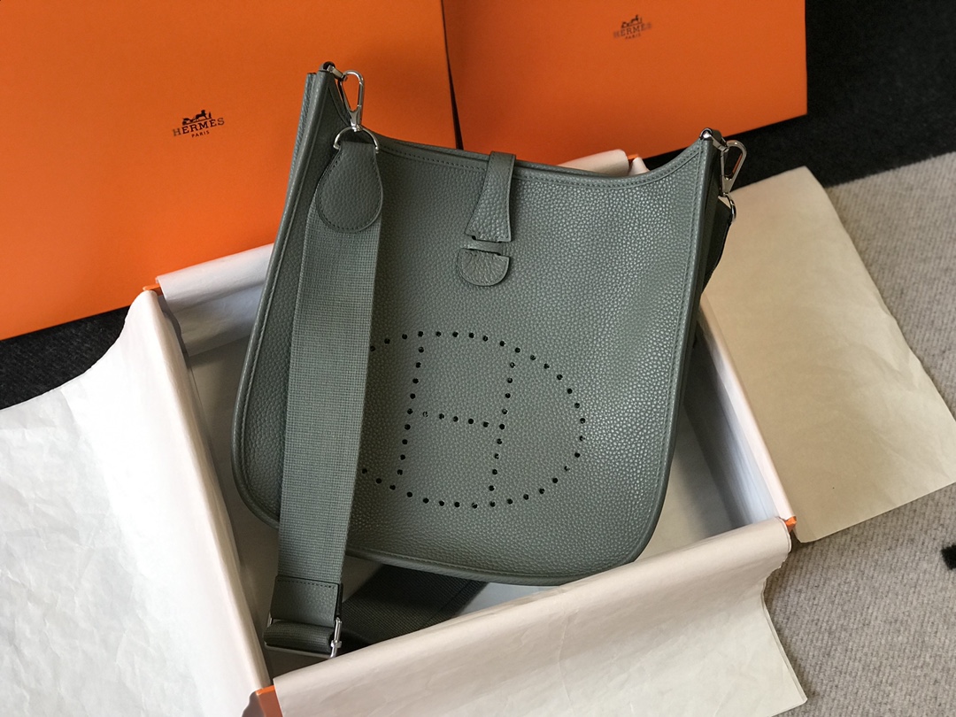 Hermes Evelyne III 29 PM Shoulder Bag In Vert Amande Clemence Leather